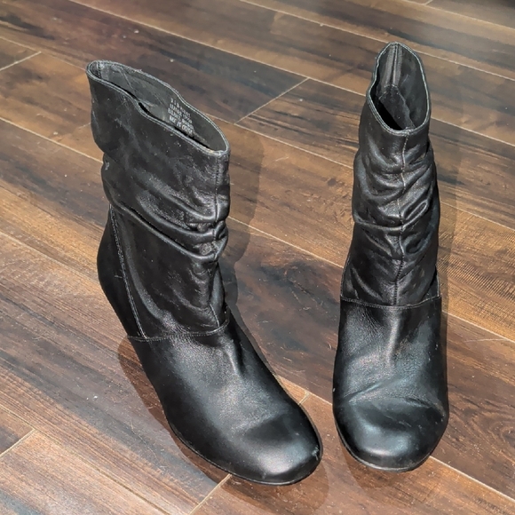 Array Slouch Ankle Boots - Picture 2 of 7